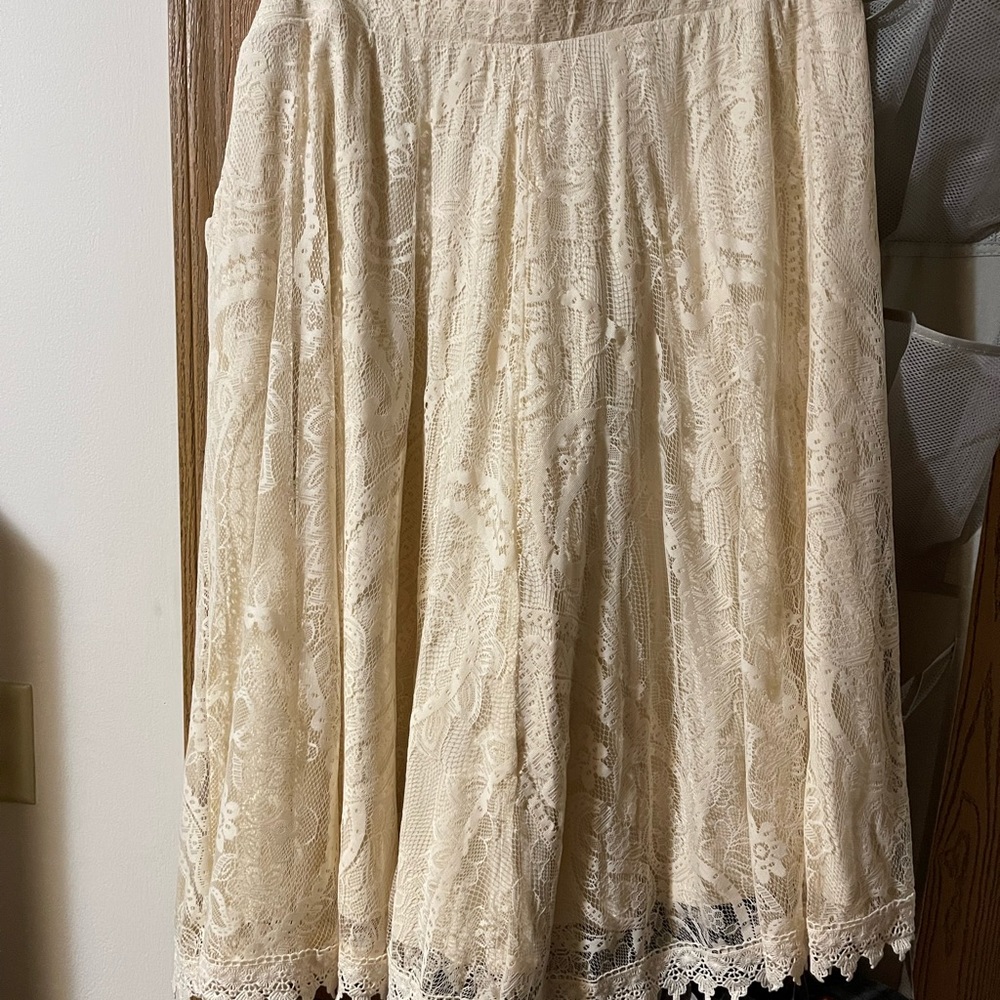 Cream colored lace skirt, Torrid, size 4